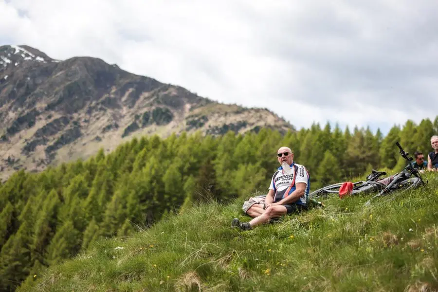 L'attesa per il passaggio del Giro d'Italia 2025 sul Mortirolo