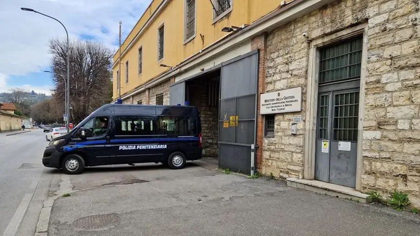 Polizia penitenziaria a Canton Mombello © www.giornaledibrescia.it
