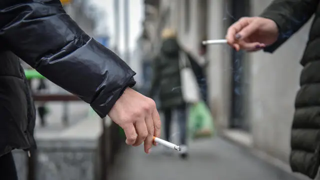 In vigore il nuovo divieto di fumo all’aperto nella città di Milano, Milano 2 Gennaio 2025 ANSA/MATTEO CORNER