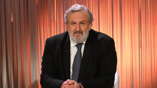 Il presidente della Regione Puglia, Michele Emiliano, nel corso della trasmissione Rai “Cinque Minuti” presso gli studi di via Teulada a Roma, 11 aprile 2024. ANSA/CLAUDIO PERI