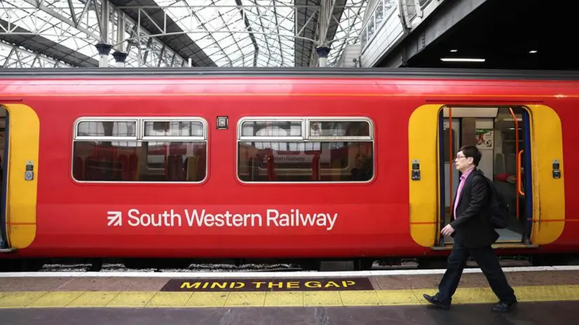 Il regno Unito sta ri-nazionalizzando le compagnie ferroviarie, partendo da South Western Railway