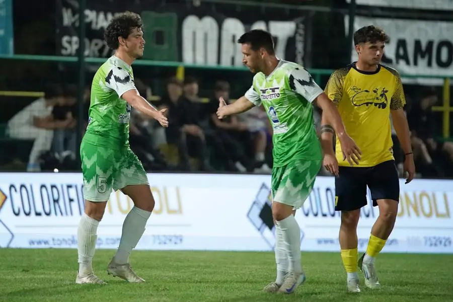 SPORT CALCIO 45¡ TORNEO NOTTURNO POLPENAZZE GIRONE 2 COMIPONT/REALVALVERDE/AS29 - AZ. AGRICOLA DURANTI E AMADEI/TDK IMPIANTI/CONFEZIONI GRAZIA NELLA FOTO ESULTANZA COMIPONT 29-05-2025 perteghella@newreporter