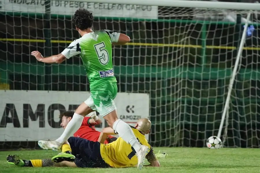 SPORT CALCIO 45¡ TORNEO NOTTURNO POLPENAZZE GIRONE 2 COMIPONT/REALVALVERDE/AS29 - AZ. AGRICOLA DURANTI E AMADEI/TDK IMPIANTI/CONFEZIONI GRAZIA NELLA FOTO GOL COMIPONT DI POZZONI 29-05-2025 perteghella@newreporter