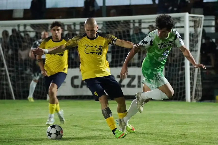 SPORT CALCIO 45¡ TORNEO NOTTURNO POLPENAZZE GIRONE 2 COMIPONT/REALVALVERDE/AS29 - AZ. AGRICOLA DURANTI E AMADEI/TDK IMPIANTI/CONFEZIONI GRAZIA NELLA FOTO DANIELI E POZZONI 29-05-2025 perteghella@newreporter