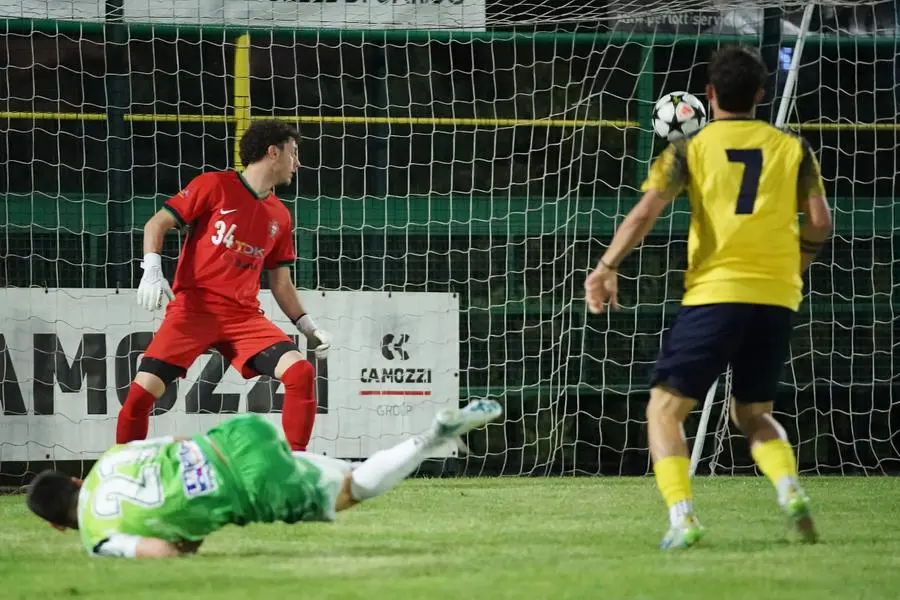 SPORT CALCIO 45¡ TORNEO NOTTURNO POLPENAZZE GIRONE 2 COMIPONT/REALVALVERDE/AS29 - AZ. AGRICOLA DURANTI E AMADEI/TDK IMPIANTI/CONFEZIONI GRAZIA NELLA FOTO GOL COMIPONT DI TODESCHINI 29-05-2025 perteghella@newreporter