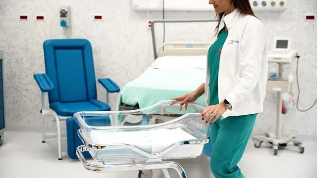 Il presidente della Regione Lazio, Francesco Rocca, ha inaugurato la sala operatoria e la sala di emergenza di Ostetricia dell'ospedale Sant'Eugenio, insieme con il direttore della direzione salute della Regione Lazio, Andrea Urbani, e il commissario straordinario dell'Azienda sanitaria locale Roma 2, Francesco Amato, Roma, 11 dicembre 2024. ANSA/US REGIONE LAZIO +++ NPK +++ NO SALES, EDITORIAL USE ONLY +++