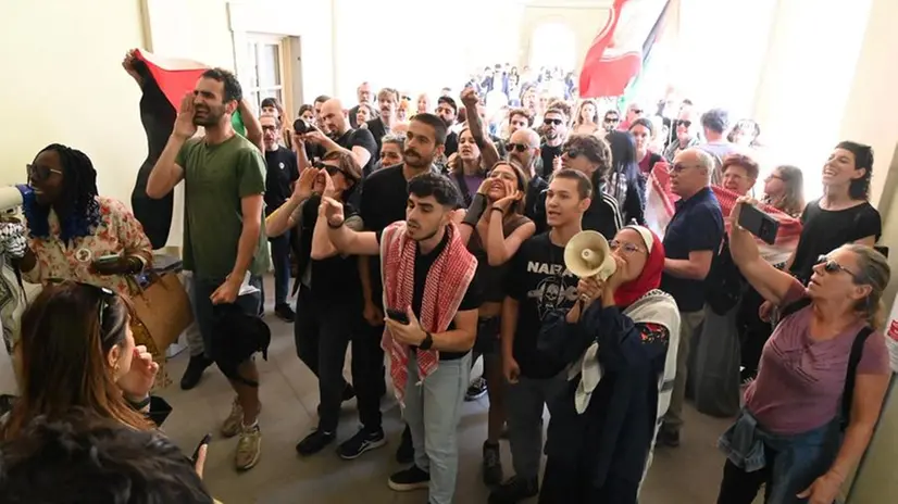 Le proteste contro Tajani all'UniBs