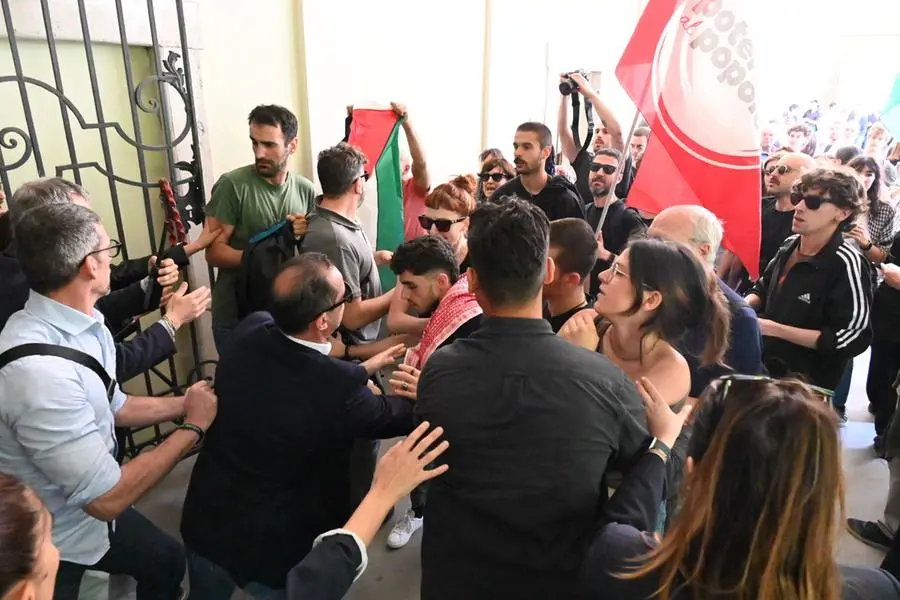Le proteste contro Tajani all'UniBs