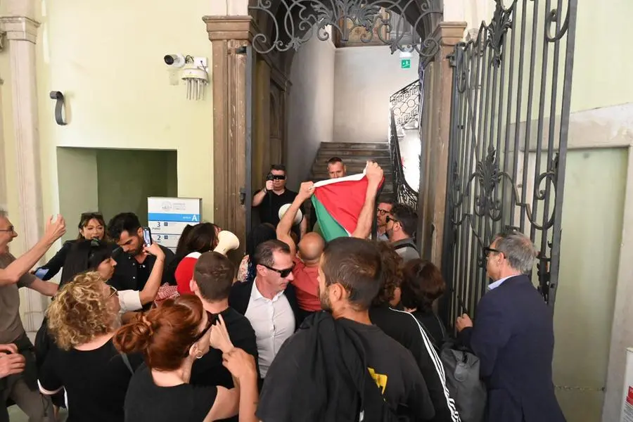 Le proteste contro Tajani all'UniBs