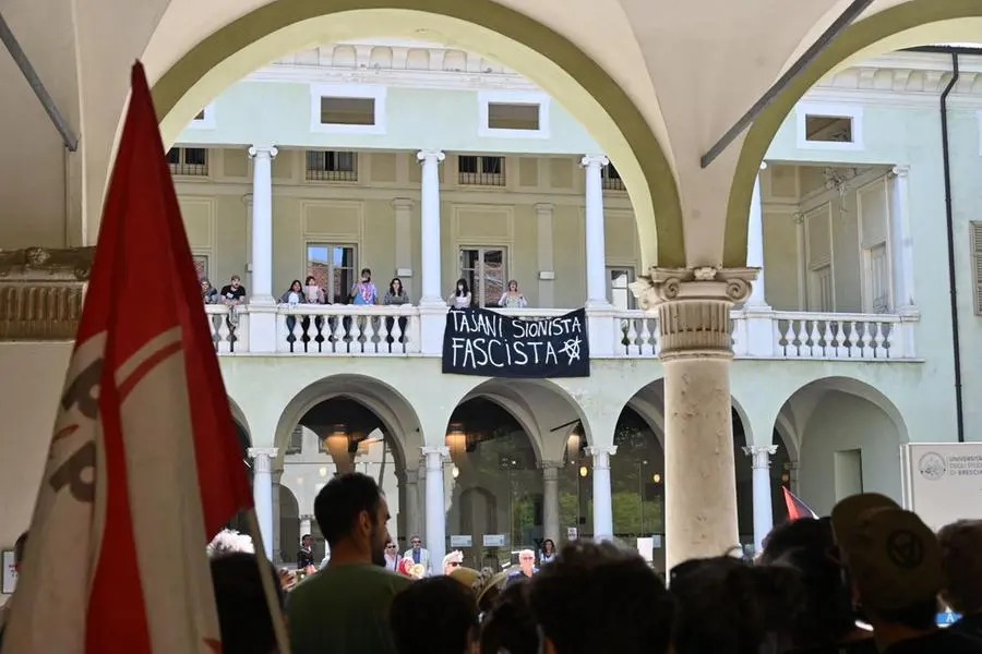 Le proteste contro Tajani all'UniBs