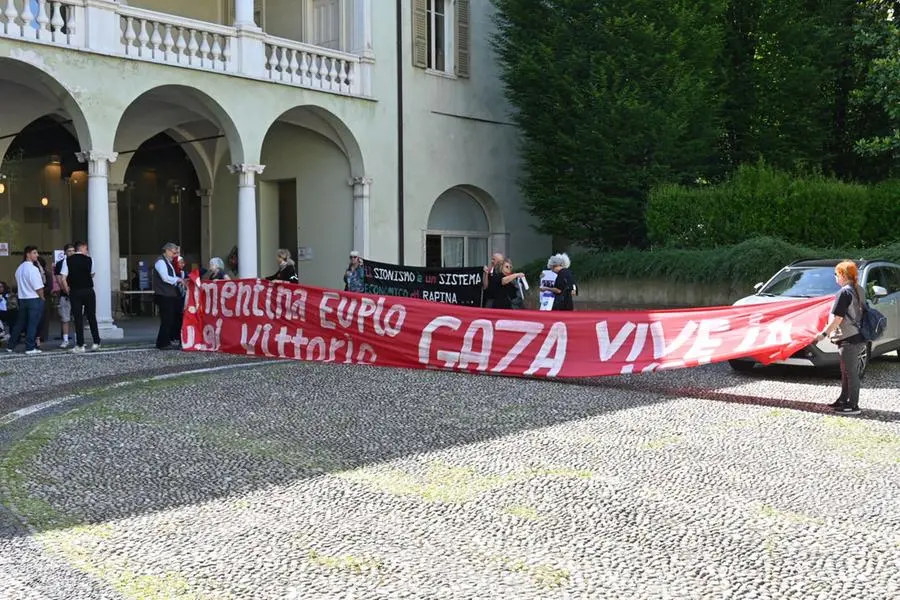 Le proteste contro Tajani all'UniBs