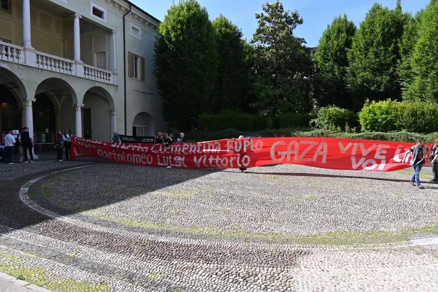 Le proteste contro Tajani all'UniBs