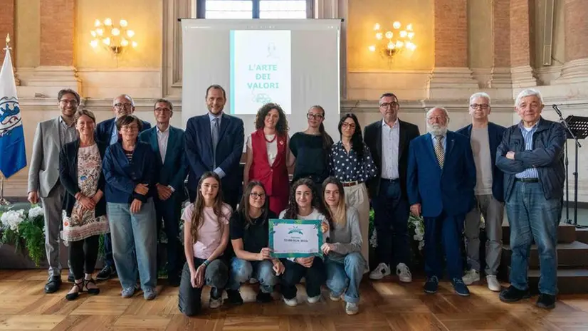 La classe 4B dell'Abba Ballini, vincitrice del premio - Foto Ufficio comunicazione Acque Bresciane