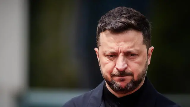 epa12140242 Ukrainian President Volodymyr Zelensky arrives at the Chancellery in Berlin, Germany, 28 May 2025. EPA/CHRISTOPH SOEDER
