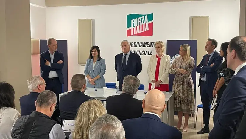 Il vicepremier Antonio Tajani nella sede bresciana di Forza Italia © www.giornaledibrescia.it
