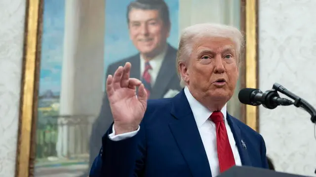 epa12141443 US President Donald Trump speaks at the swearing-in ceremony for Jeanine Pirro, as interim US Attorney for the District of Columbia, in the Oval Office at the White House in Washington, DC, USA, 28 May 2025. EPA/Chris Kleponis - Pool via CNP / POOL