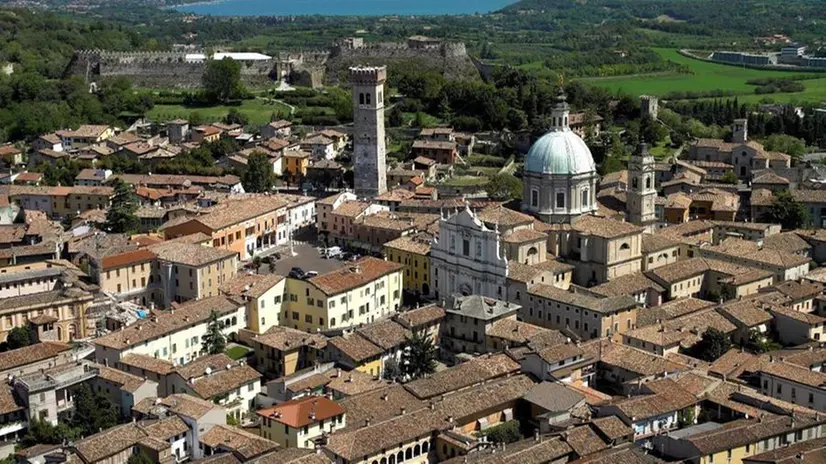 Una veduta aerea di Lonato del Garda © www.giornaledibrescia.it
