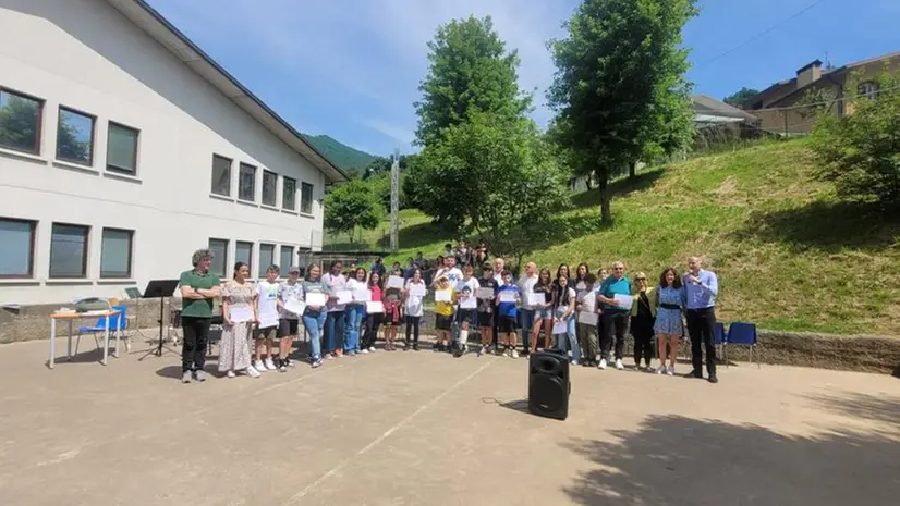 L'esibizione degli studenti in piazza Mercato