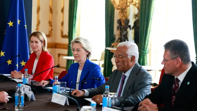 epa12116463 (L-R) European Commission's Vice-President and High Representative of the Union for Foreign Affairs and Security Policy, Kaja Kallas, European Commission President Ursula von der Leyen, European Council President Antonio Costa and European Commissioner for Trade and Economic Security Maros Sefcovic attend a plenary session during the UK-EU summit at the Lancaster House in London, Britain, 19 May 2025. EPA/JASON ALDEN / POOL