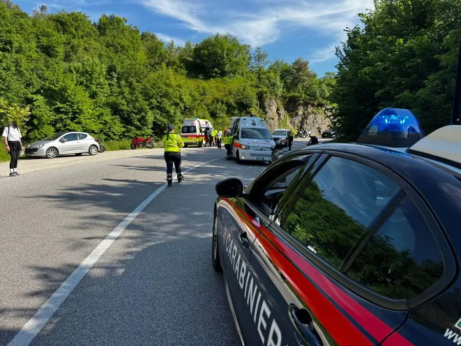 Scontro frontale tra moto sulle Coste