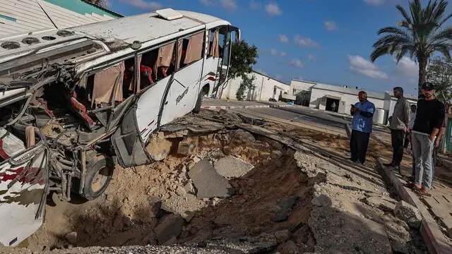 epa12099256 Palestinians inspect the site of an Israeli airstrike outside the European Hospital the previous day, in the east of Khan Younis, southern Gaza Strip, 14 May 2025. According to the Civil Defense in Gaza, at least 11 Palestinians were killed. More than 52,900 Palestinians have been killed in the Gaza Strip, according to the Palestinian Ministry of Health, since Israel launched a military campaign in the strip in response to a cross-border attack led by the Palestinian militant group Hamas on 07 October 2023, in which about 1,200 Israelis were killed and more than 250 taken hostage. EPA/MOHAMMED SABER