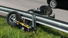 Incidente a Mura, motociclista esce di strada