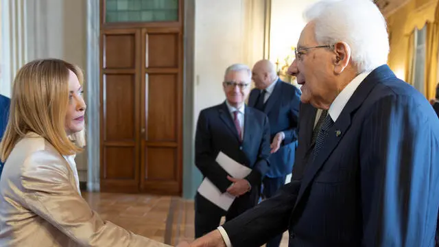 Il Presidente Sergio Mattarella con il Presidente del Consiglio dei Ministri Giorgia Meloni, in occasione dell'incontro con i Ministri ed altri membri del Governo, in vista del Consiglio Europeo (foto di Francesco Ammendola - Ufficio per la Stampa e la Comunicazione della Presidenza della Repubblica)