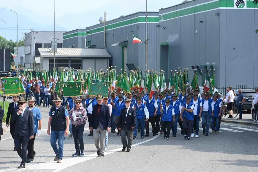 A Torbole l'adunata degli alpini della sezione di Brescia