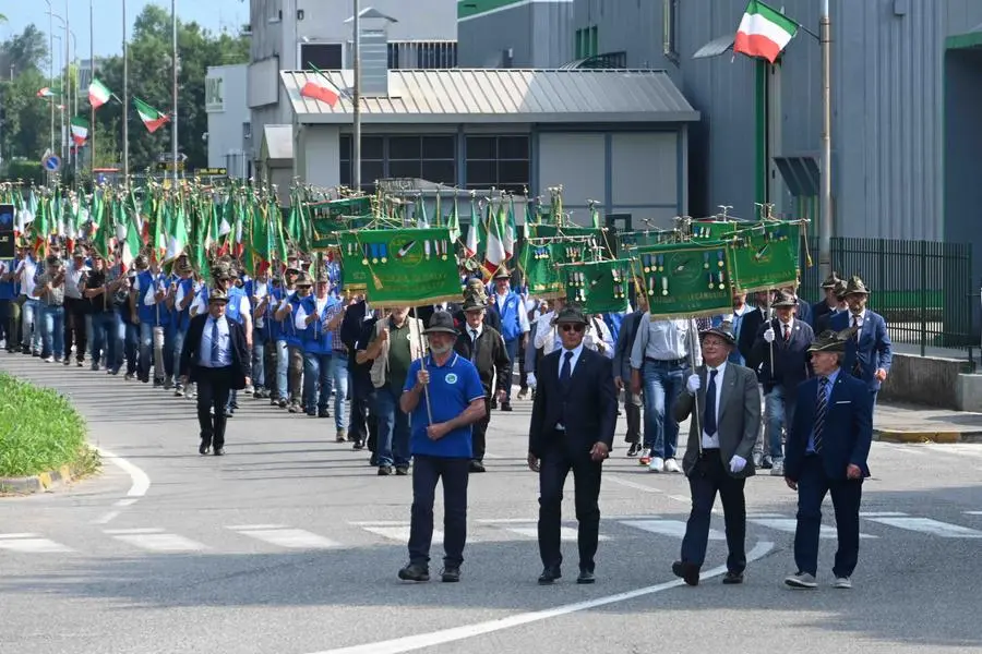 A Torbole l'adunata degli alpini della sezione di Brescia