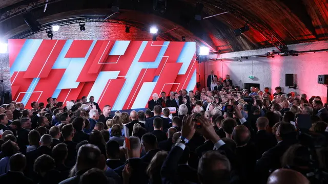 epa12149910 Law and Justice (PiS) Chairman Jaroslaw Kaczynski speaks at the election headquarters of Polish presidential candidate Karol Nawrocki during the presidential election night in Warsaw, Poland, 01 June 2025. According to an exit poll conducted by Ipsos for TVN24, TVP and Polsat News, Rafal Trzaskowski won 50.3 percent, while Karol Nawrocki won 49.7 percent. EPA/Leszek Szymanski POLAND OUT