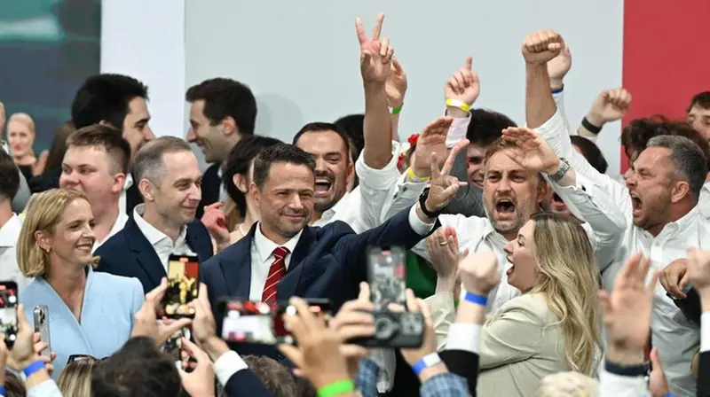Karol Nawrocki al secondo turno ha vinto sul sindaco europeista di Varsavia Rafal Trzaskowski - Ansa © www.giornaledibrescia.it