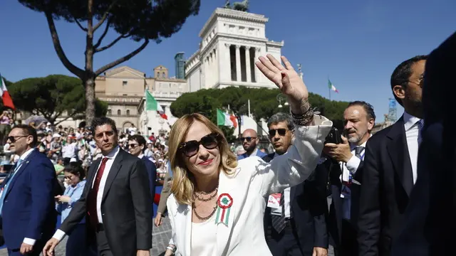 epa12150264 Italy's Prime Minister Giorgia Meloni (C) attends the annual military parade on the occasion of celebrations for the Republic Day, in Rome, Italy, 02 June 2025. EPA/GIUSEPPE LAMI