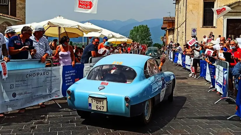 La Mille Miglia fa tappa a Manerba - © www.giornaledibrescia.it