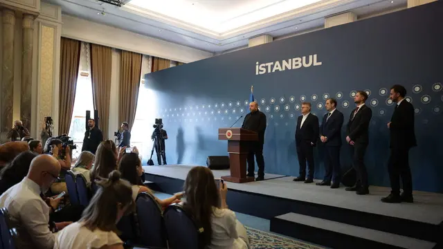 epa12151048 Ukrainian Defence Minister Rustem Umerov (L) delivers a statement on the sidelines of a second meeting between Russian and Ukranian delegations for peace talks in Istanbul, Turkey, 02 June 2025. EPA/ERDEM SAHIN