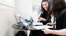 Due studentesse all'Università Cattolica di Brescia