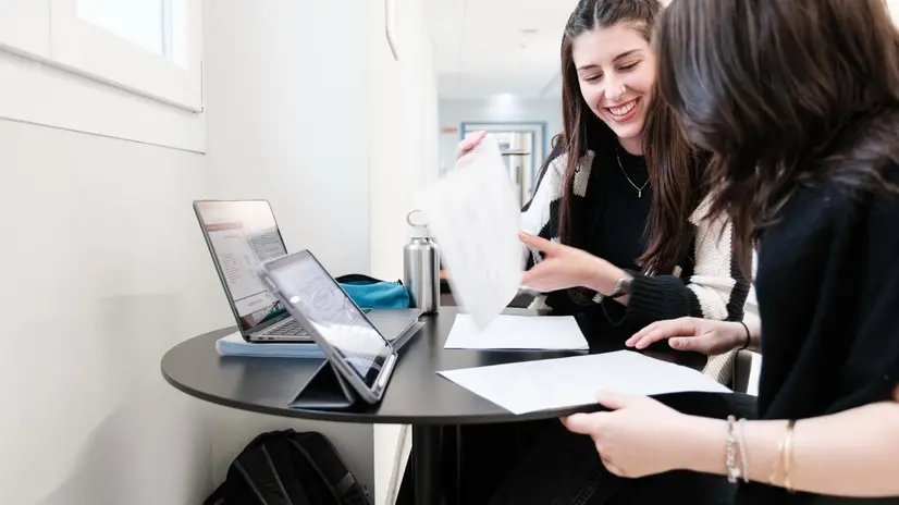 Due studentesse all'Università Cattolica di Brescia