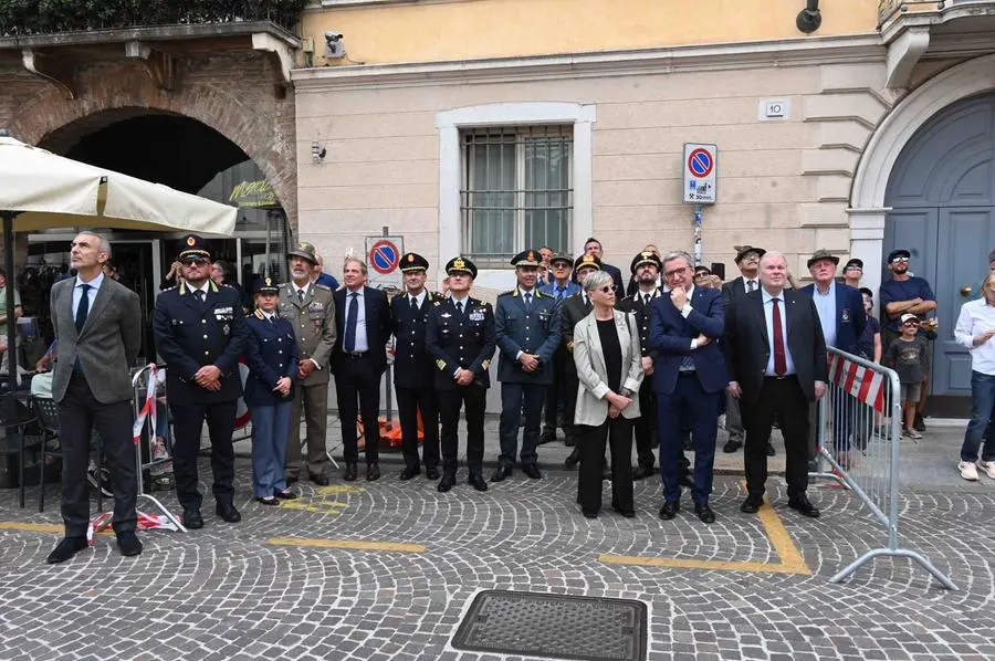 CRONACA BRESCIA PIAZZA DUOMO SROTOLATO IL TRICOLORE DALLA TORRE DEL PEGOL PER LA FESTA DELLA REPUBBLICA REDAZIONE CRONACA 02-06-2025 GABRIELE STRADA NEW EDEN GROUP                             