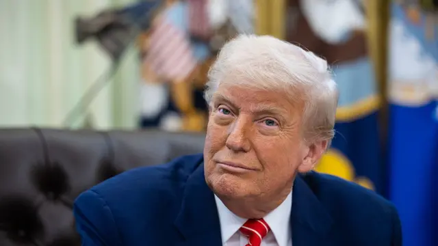 epa12146149 US President Donald Trump holds during a press conference in the Oval Office at the White House in Washington, DC, USA, 30 May 2025. EPA/FRANCIS CHUNG / POOL