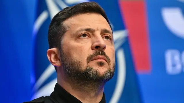 epa12151277 Ukrainian President Volodymyr Zelensky attends a press conference before a meeting of the leaders of the Bucharest Nine and the Nordic countriesin in Vilnius, Lithuania, 02 June 2025. EPA/VALDEMAR DOVEIKO