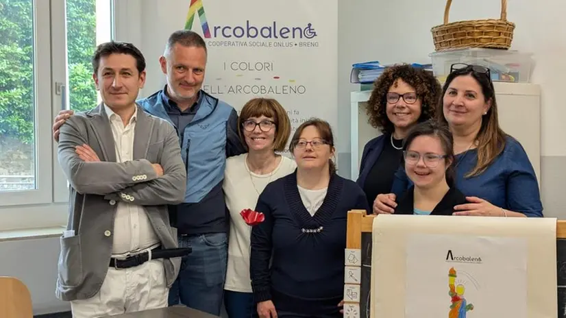 Lo staff della cooperativa Arcobaleno - © www.giornaledibrescia.it