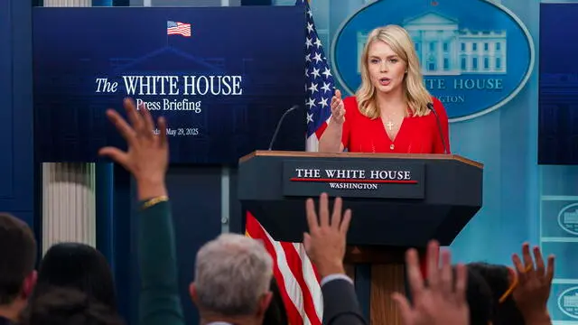 epa12143966 White House Press Secretary Karoline Leavitt gestures during a press conference at the White House in Washington, DC, USA, 29 May 2025. EPA/WILL OLIVER