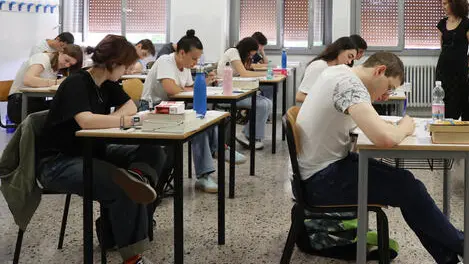 Studenti intenti in un esame - © www.giornaledibrescia.it
