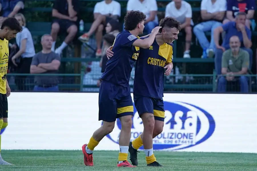 SPORT CALCIO 45¡ TORNEO NOTTURNO POLPENAZZE GIORNATA 4 CRISTIAN - FOP CARROZZERIA/TOSCANI COSTRUZIONI/COLORIFICIO INGROS COLOR NELLA FOTO ESULTANZA CRISTIAN 03-06-2025 perteghella@newreporter