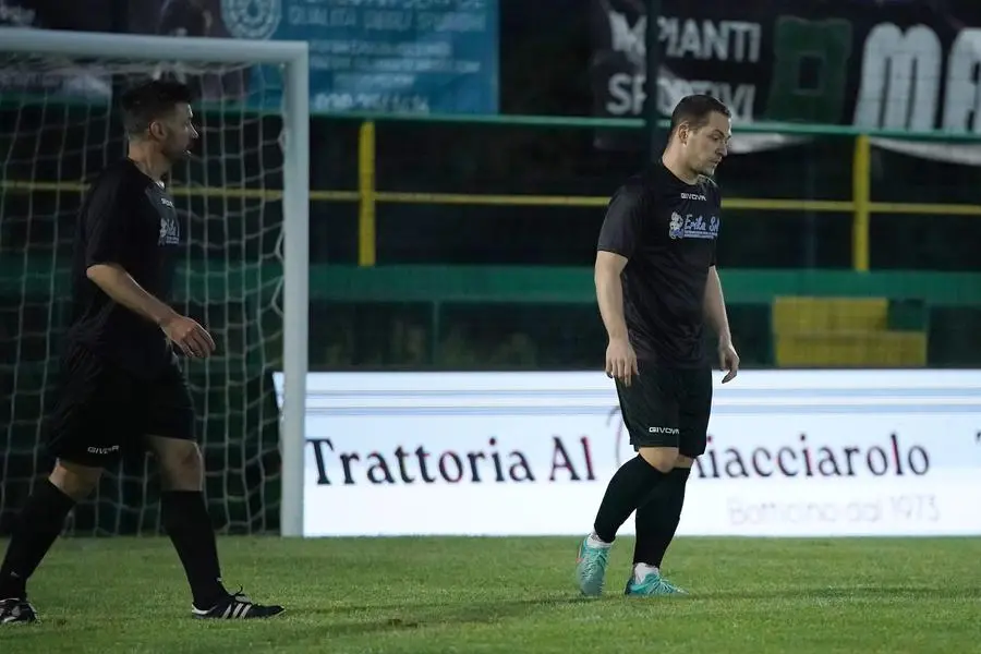 SPORT CALCIO 45¡ TORNEO NOTTURNO POLPENAZZE GIORNATA 4 TINTEGGIATURE ERIKA/AMADEI COSTRUZIONI/EDIL EUROPA - UTR/RISPOSTA SERRAMENTI/PRESSFINMETAL/ARICI COSTRUZIONI/GUARNIMED NELLA FOTO DELUSIONE TINTEG. ERIKA 03-06-2025 perteghella@newreporter