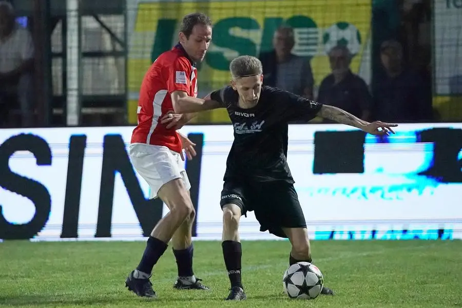 SPORT CALCIO 45¡ TORNEO NOTTURNO POLPENAZZE GIORNATA 4 TINTEGGIATURE ERIKA/AMADEI COSTRUZIONI/EDIL EUROPA - UTR/RISPOSTA SERRAMENTI/PRESSFINMETAL/ARICI COSTRUZIONI/GUARNIMED NELLA FOTO LINI E SOKOL 03-06-2025 perteghella@newreporter