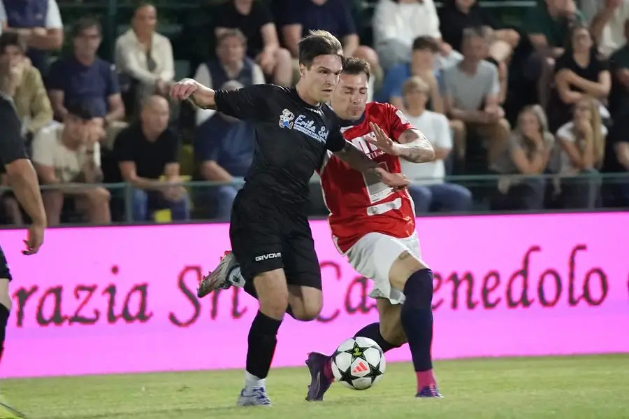 SPORT CALCIO 45¡ TORNEO NOTTURNO POLPENAZZE GIORNATA 4 TINTEGGIATURE ERIKA/AMADEI COSTRUZIONI/EDIL EUROPA - UTR/RISPOSTA SERRAMENTI/PRESSFINMETAL/ARICI COSTRUZIONI/GUARNIMED NELLA FOTO SERESINA E MARTIN GONZALO 03-06-2025 perteghella@newreporter