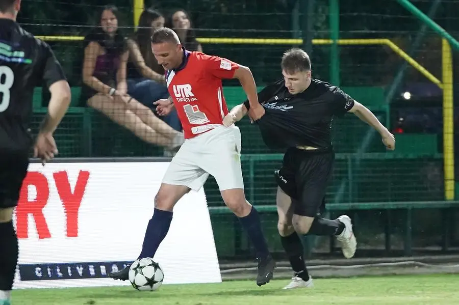 SPORT CALCIO 45¡ TORNEO NOTTURNO POLPENAZZE GIORNATA 4 TINTEGGIATURE ERIKA/AMADEI COSTRUZIONI/EDIL EUROPA - UTR/RISPOSTA SERRAMENTI/PRESSFINMETAL/ARICI COSTRUZIONI/GUARNIMED NELLA FOTO SALOMONE E PINTOSSI G. 03-06-2025 perteghella@newreporter