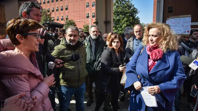 Il rettore Giovanna Iannantuoni al presidio studentesco "contro tagli e patriarcato" all’Università Bicocca, Milano 20 Marzo 2025 ANSA/MATTEO CORNER