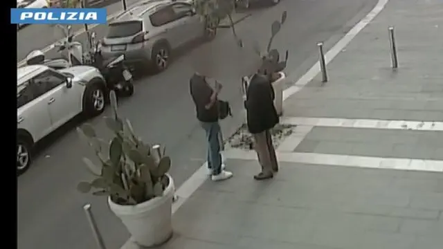 Operazione antimafia della Polizia di Catania contro il clan Pillera-Puntina. Decine di agenti stanno eseguendo un'ordinanza di custodia cautelare nell'ambito di un'inchiesta, coordinata dalla Direzione distrettuale antimafia, sugli "interessi criminali di soggetti legati, anche da vincoli di sangue a Giacomo Maurizio Ieni". I reati ipotizzati dal gip, a vario titolo, sono detenzione e porto di armi comuni da sparo, estorsione aggravata dal metodo mafioso, usura, trasferimento fraudolento di valori, associazione finalizzata al traffico di sostanze stupefacenti, con l'aggravante dell'essere l'associazione armata, nonché di detenzione ai fini di spaccio di sostanze stupefacenti. Durante le indagini della Squadra mobile, tra il 2021 e il 2022, a riscontro delle risultanze investigative sono stati eseguiti diversi arresti in flagranza di reato per estorsione e spaccio di stupefacenti. Destinatari della misura cautelare sono anche appartenenti ad altri gruppi mafiosi catanesi. Dettagli sull'operazione, denominata 'Doppio petto', saranno resi noti durante una conferenza stampa che si terrà alle 10.30 negli uffici della Questura. ANSA/Polizia ANSA PROVIDES ACCESS TO THIS HANDOUT PHOTO TO BE USED SOLELY TO ILLUSTRATE NEWS REPORTING OR COMMENTARY ON THE FACTS OR EVENTS DEPICTED IN THIS IMAGE; NO ARCHIVING; NO LICENSING NPK