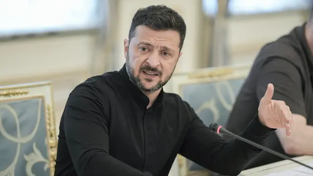 epa12155067 Ukrainian President Volodymyr Zelensky holds briefing in Kyiv, Ukraine, 04 June 2025, amid the ongoing Russian invasion. EPA/STRINGER